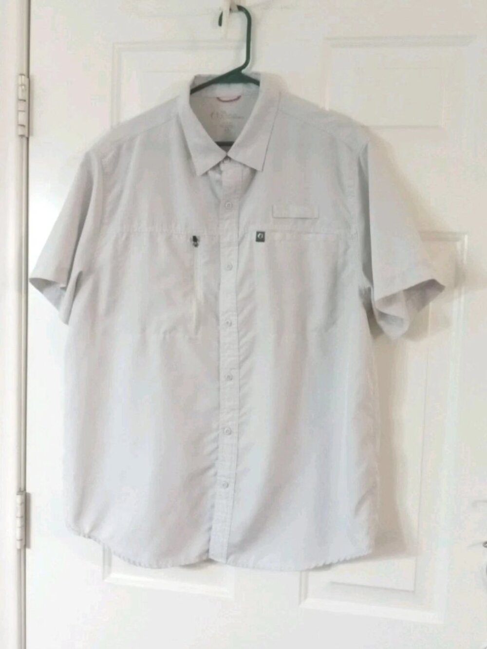 The American Outdoorsman Men's XL Light Gray Fishing Shirt